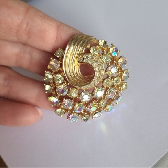 Vintage Gold Tone Boho Aurora Borealis Crystal Rhinestone Swirl Brooch Pin - Picture 7 of 7